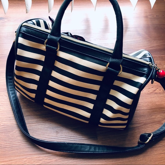 TRADED 📦 Betsey Johnson Satchel/Shoulder Bag - Picture 6 of 7